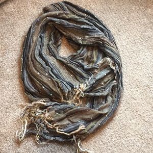 Gray and brown tone scarf